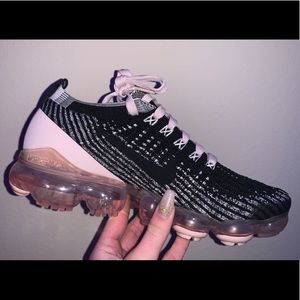 Authentic Nike tennis shoes WORN ONCE!!